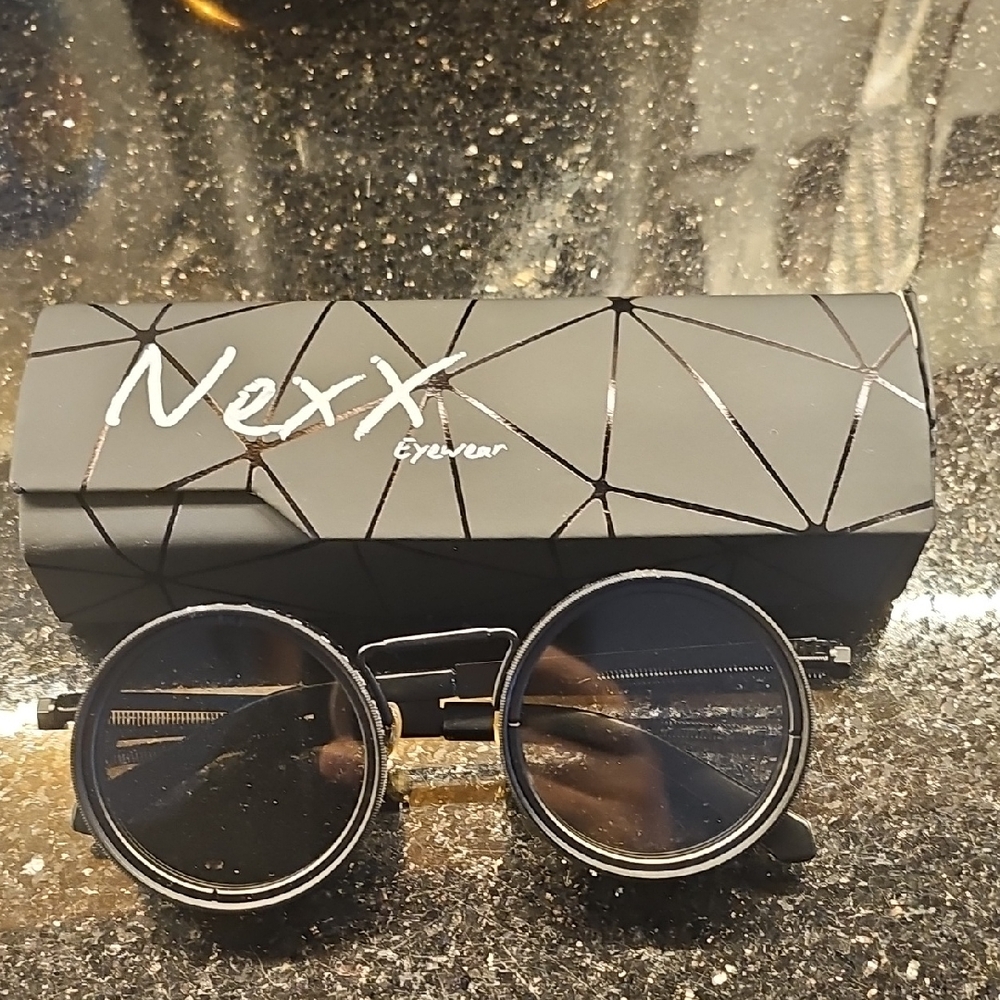 Nexx Sleek Black Round Sunglasses
